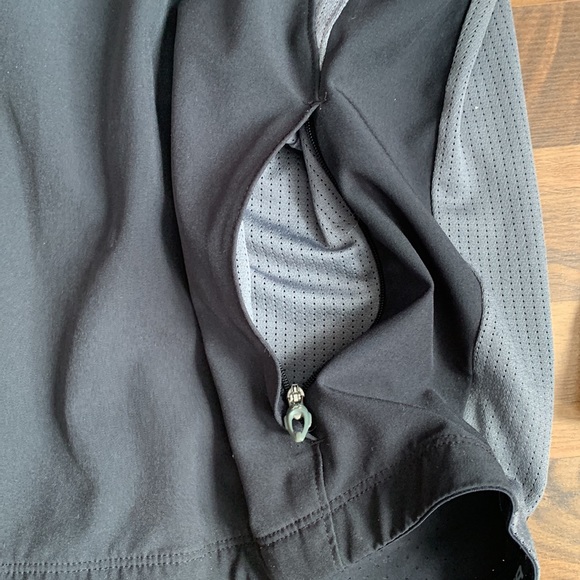 Mens Under Armour running jacket - Picture 3 of 9